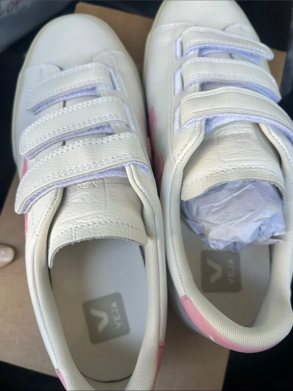 New Veja women’s White Sneakers with Pink V size 9
